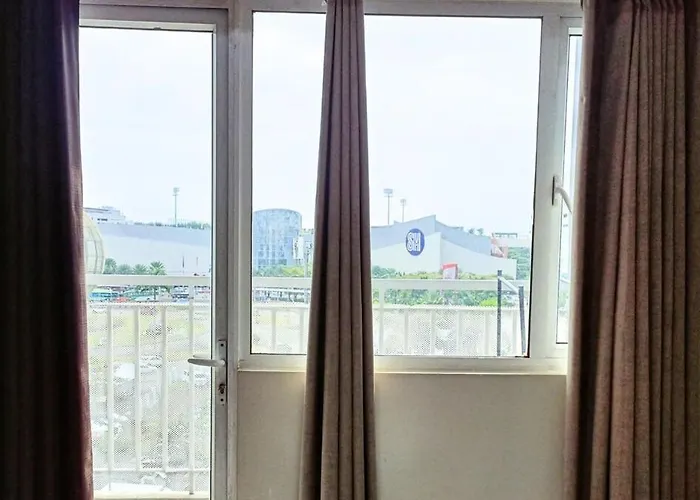 Spacious Simple One-bedroom At Shell Апартаменты Манила